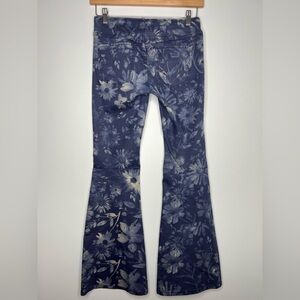 We The Free Floral Penny Flare Jeans Women 26 Blue Pull On Boho Bell Flare Pants